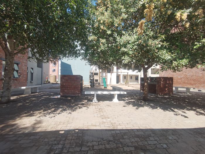 2 Bedroom Apartment To Rent in Scottsdene with security, parking, and communal amenities.