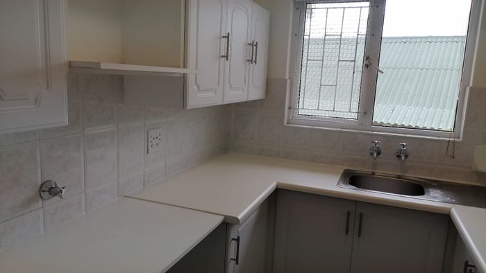 Cottage To Rent in Scottburgh Central: 2 Bedrooms, Garage, Care Amenities, Community Living.