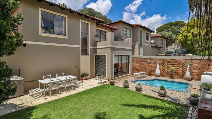 Sundowner Townhouse For Sale: 3 beds, pool, inverter, garden, double garage.