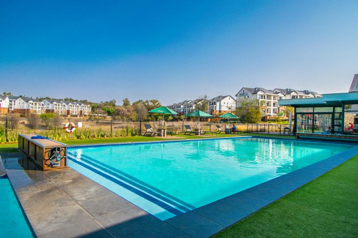 For Sale: 1-Bedroom Apartment in Linbro Park with Balcony, Gym, and Pool.