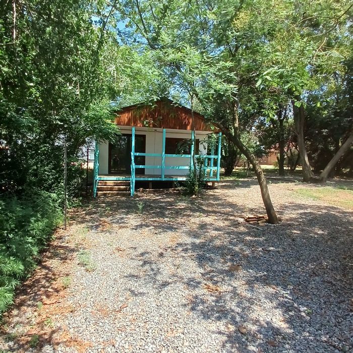 Cottage To Rent at Homestead Apple Orchards: 2 beds, pet-friendly, secure yard.
