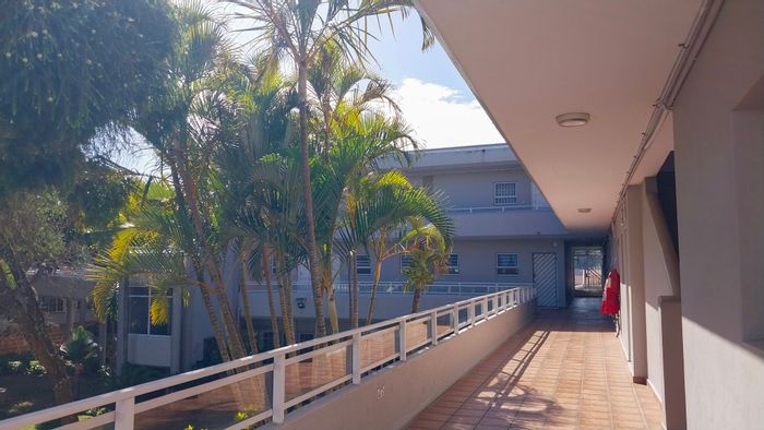 For Sale: Sea-facing 1-bedroom apartment in Uvongo Beach, fully furnished, prime location.