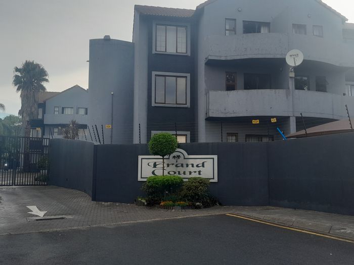 Erand Gardens Townhouse For Sale: Secure complex, balcony, 24-hour guard, convenient location.