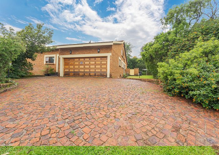 To Rent: House in Carlswald - 3 Bedrooms, 1.5ha, Fully Furnished, Utilities Included