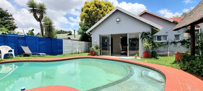 For Sale: House in General Albertspark with pool, lapa, and solar system.