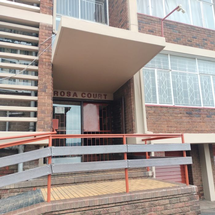 Flat for Sale in Alberton North: 1 bed, secure complex, close to amenities.