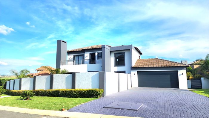For Sale: House in Blue Valley Golf Estate with 4 bedrooms, garden, and staff accommodation.