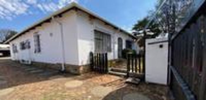 For Sale: Spacious Primrose house with 4 bedrooms, flatlet, and ample parking.