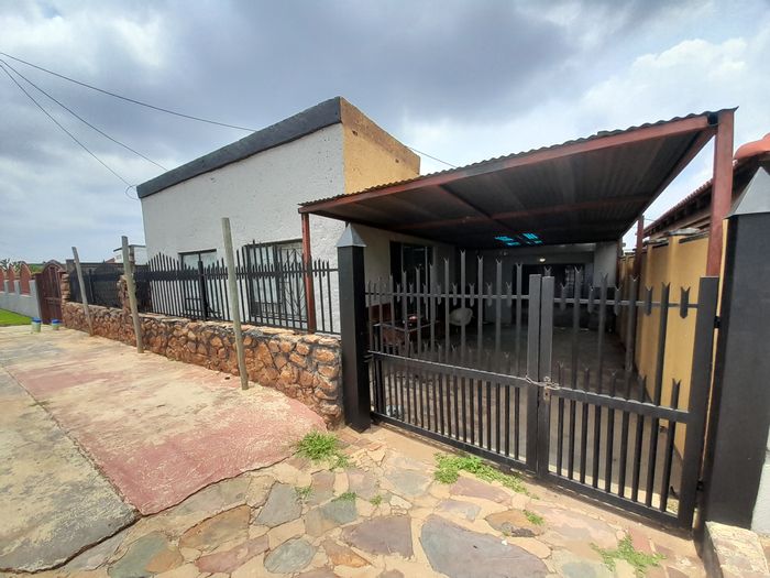 Investment opportunity in Atteridgeville: 3-bedroom house with tenant occupancy. For Sale.