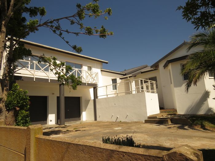 For Sale: House in Stilbaai Wes with garden, ocean view, and double garage.
