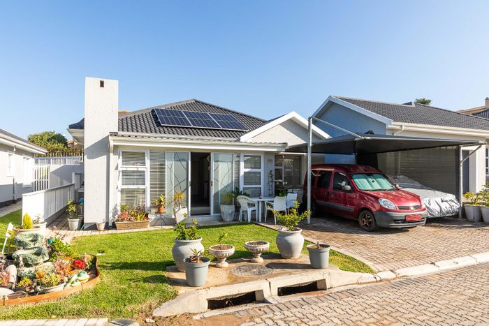 House for Sale in Tergniet: 3 bedrooms, solar power, braai room, near ocean.