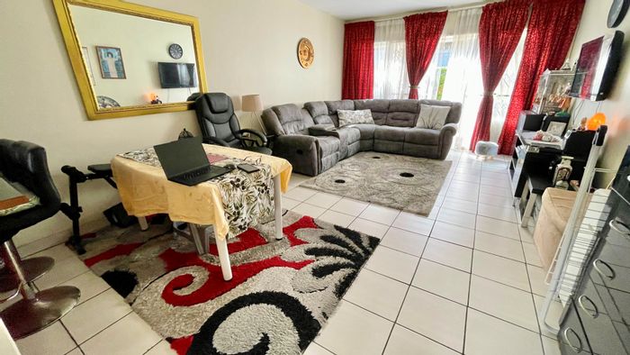 Musgrave House For Sale: 2 Bedrooms, Garage, Private Patio, Security Access.