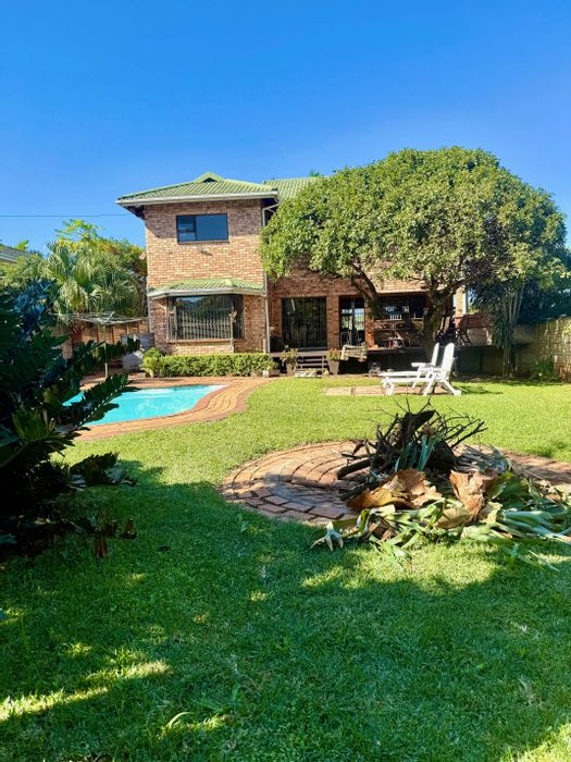 For Sale: House in Somerset Park with pool, bar, garden, and security features.