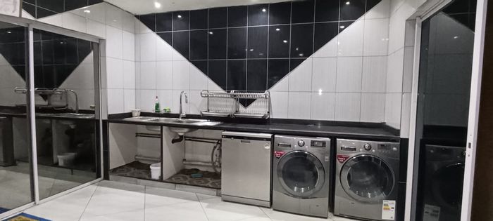 5-Bedroom Townhouse For Sale in Umhlatuzana with Private Garden and Double Garage.