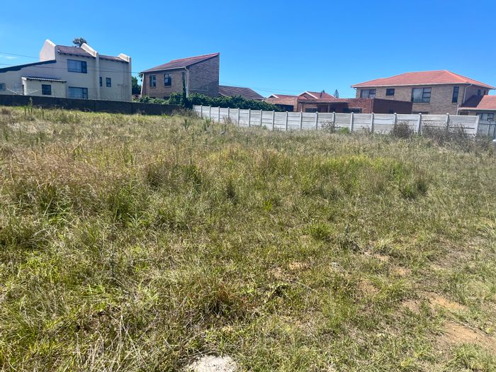 Vacant Land Residential in C Place For Sale: 616sqm, walled, ideal for dream home.