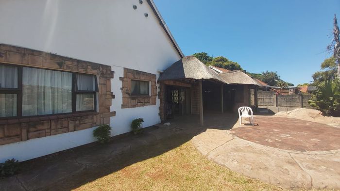 Bluff House For Sale: 3 beds, 2 baths, income units, close to amenities.