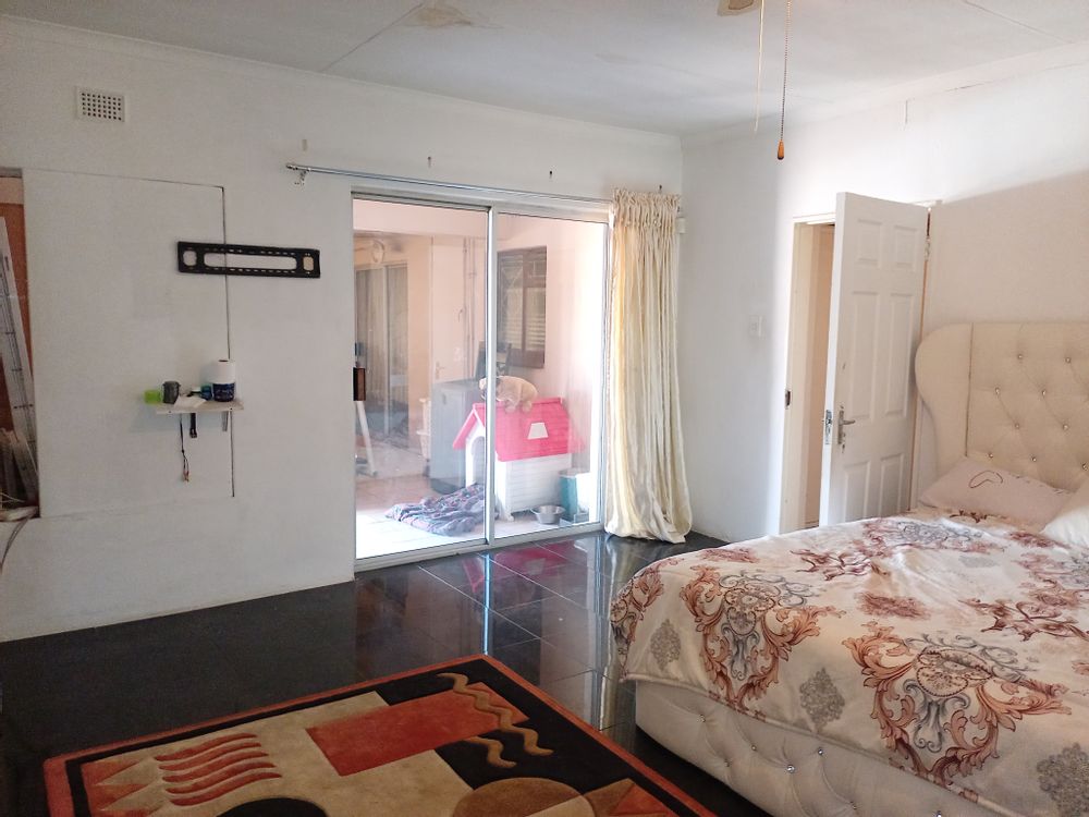 Separate entrance to main bedroom