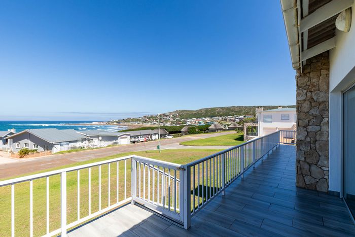 Jongensfontein House For Sale: Beach access, dual living, braais, and scenic views.