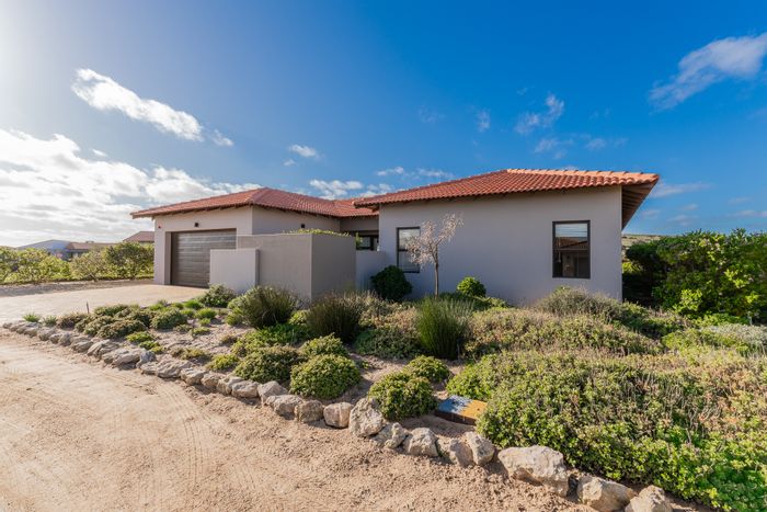 For Sale: House in Langebaan Country Estate with golf access, braai area, and inverter.