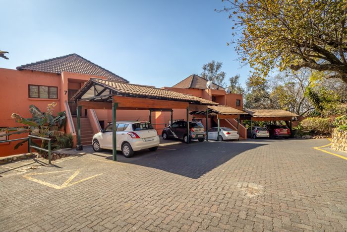 2-Bedroom Apartment in Randpark Ridge For Sale with Pool and Park Views.