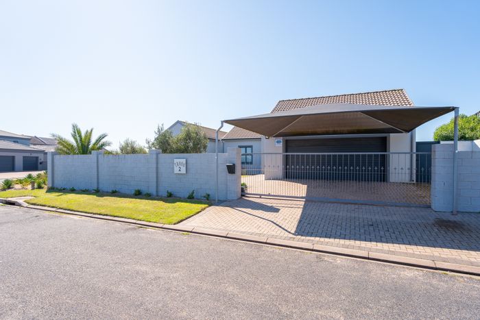 For Sale: 3-bedroom house in Country Club with office, braai, and garden.