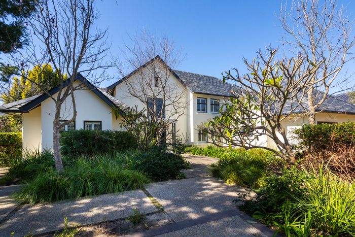 For Sale: House in Pearl Valley with golf views, pool, and versatile spaces.