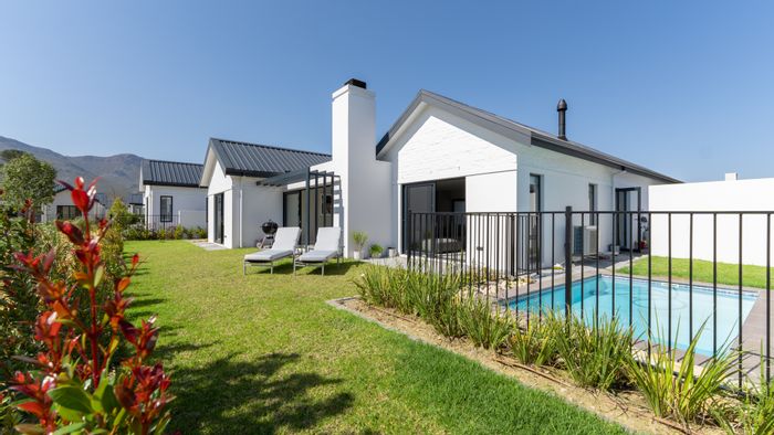 For Sale: Family-friendly house in Val De Vie Estate with pool and parks nearby.