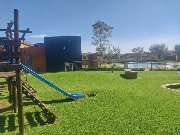 Highveld Technopark Apartment To Rent: 2 beds, pool, gym, 24-hour security.