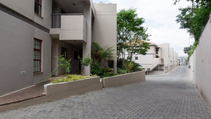 Illovo Apartment For Sale: 2 beds, pool, security, near BluBird Shopping Centre.