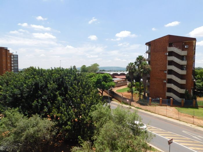 For Sale: 2-Bedroom Apartment in Weavind Park with Balcony and City Views.