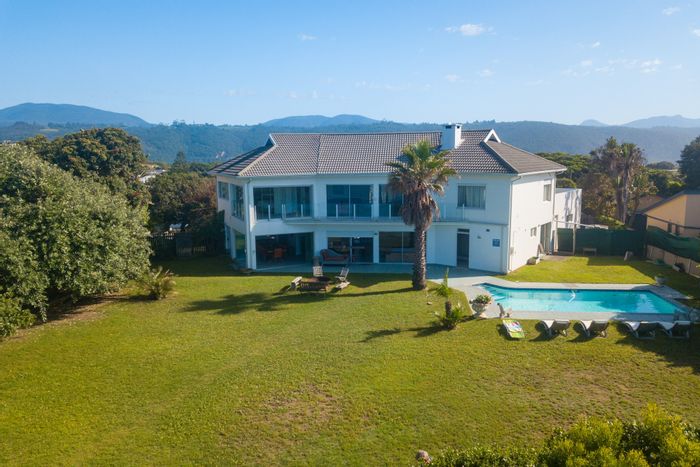 House For Sale in Wilderness Central: Sea views, pool, sauna, and paragliding access.