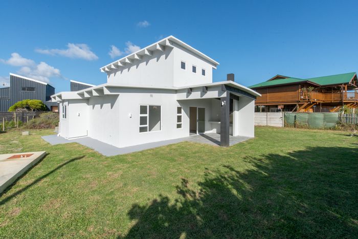 House for Sale in Bettys Bay Central: 3 beds, en suite, garage, potential flatlet.