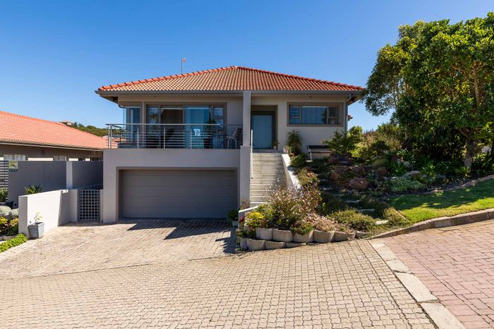 Bergsig House For Sale: 4 beds, flatlet, double garage, ocean views, pet-friendly.