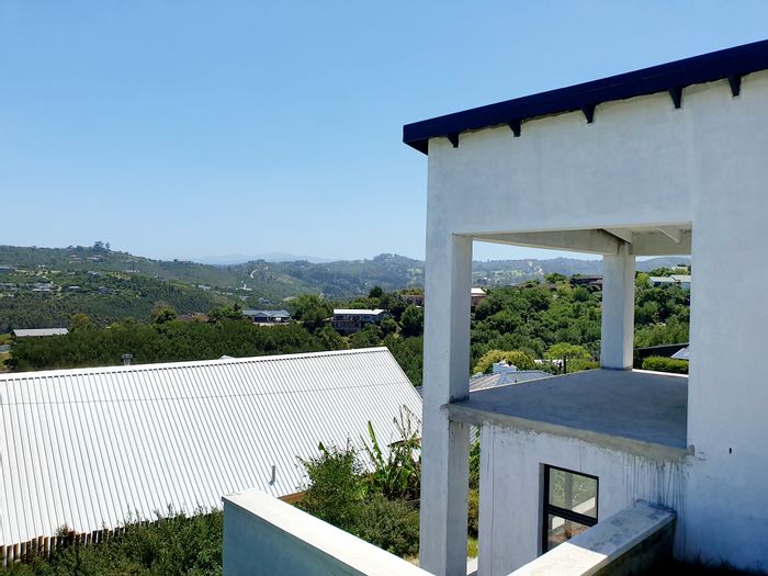 Knysna Heights House For Sale: 3 beds, double garage, potential flatlet, customizable finishes.