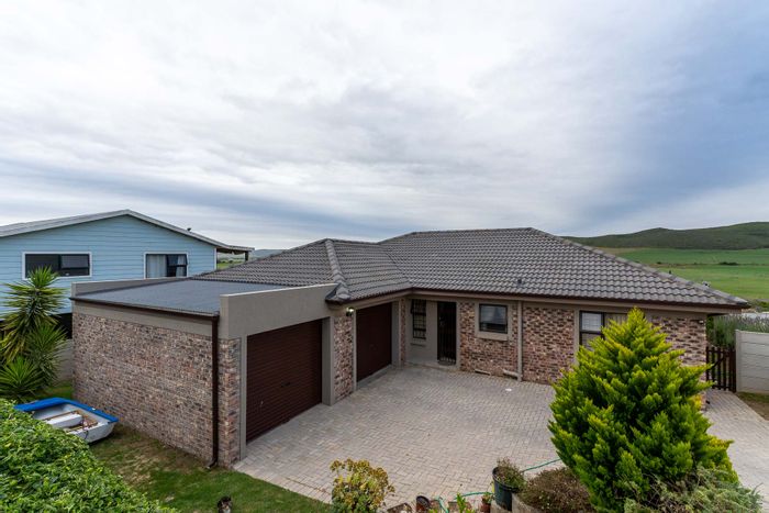 Reebok House For Sale: Three bedrooms, open-plan living, patio with braai.