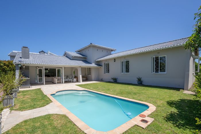 Upper Robberg House For Sale: Spacious villa with rental suite, garden, and potential.