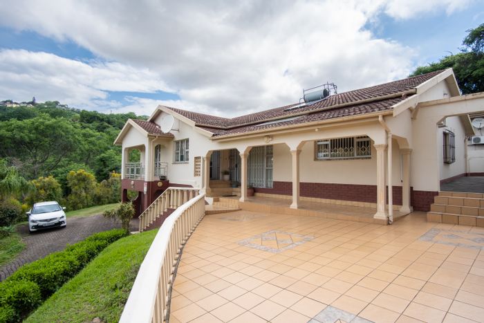 For Sale: House in Reservoir Hills with 3 beds, flatlet, and ample parking.