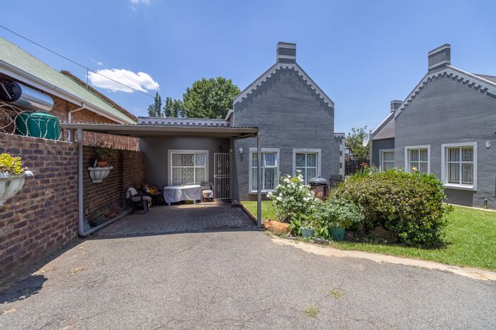 Heidelberg Central Townhouse For Sale: 3 beds, carport, garage, fiber, water tank.