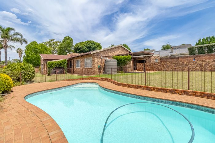 For Sale: Spacious Randpark Ridge house with pool, flatlet potential, and ample parking.