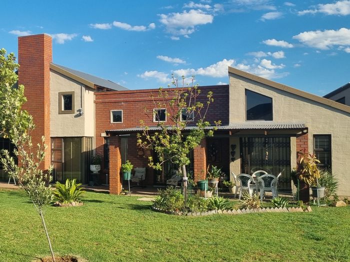 3-Bedroom Retirement Village Home For Sale in Waterval East with Clubhouse Access.