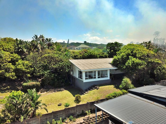 Coastal house for sale in Park Rynie with sea views and secure features.