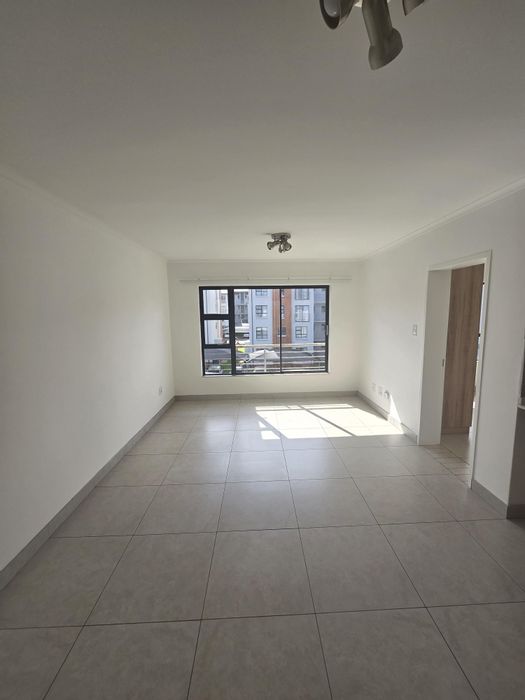 1 Bed, 1 Bath Apartment To Rent in Irene with pool, security, and clubhouse.