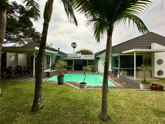 For Sale: Spacious 4-bedroom house in Meer En See with pool and flatlet.