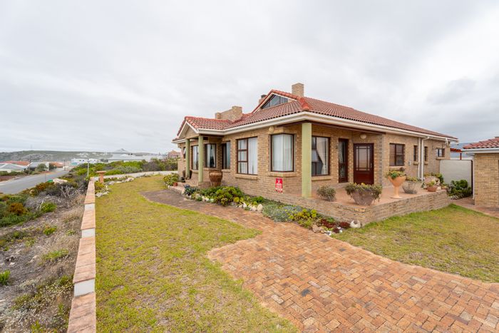 For Sale: Oceanview Heights House with flatlet, indoor braai, and landscaped garden.