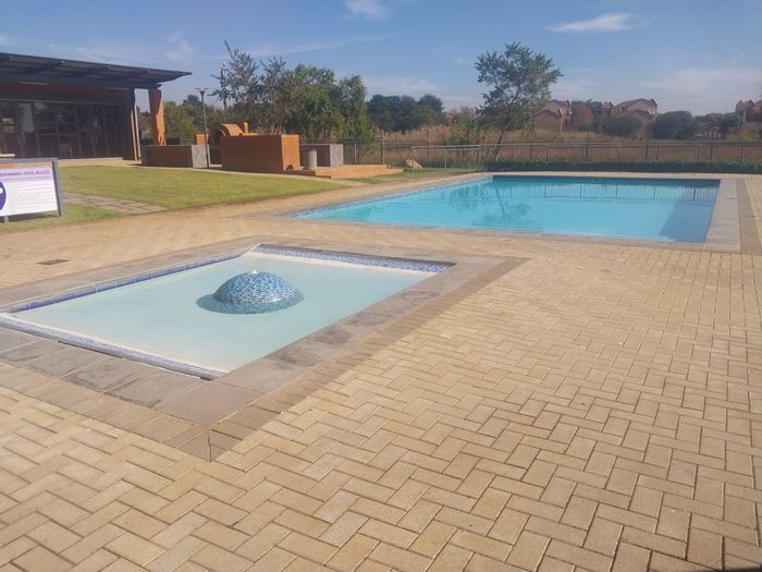 Highveld Apartment To Rent: 2 beds, pool, gym, fibre-ready, near amenities.