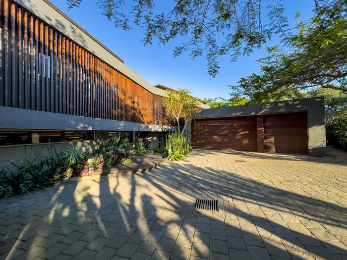 Simbithi Eco Estate House For Sale: Golf course views, pool, gourmet kitchen, entertainment spaces.