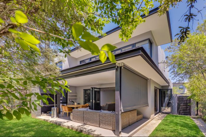 Townhouse To Rent in Steyn City: 3 beds, inverter, double garage, near clubhouse.