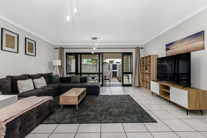 Lonehill Apartment To Rent: 2-bed, 2.5-bath, furnished, private garden, secure estate.