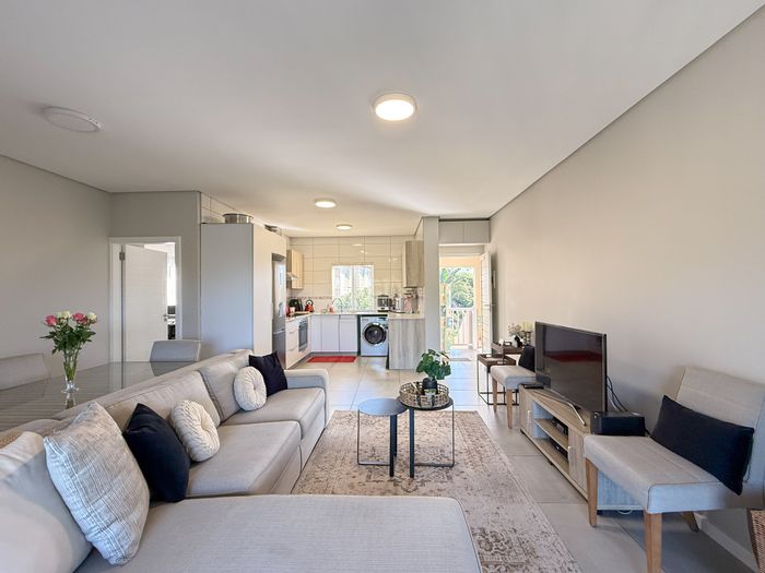 For Sale: 2-Bedroom Apartment in Manor Estates with Pool, Play Areas, and Dams.