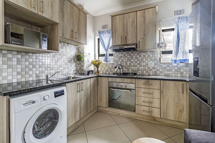 For Sale: Apartment in Buh Rein Estate with balcony, parking, and communal garden.